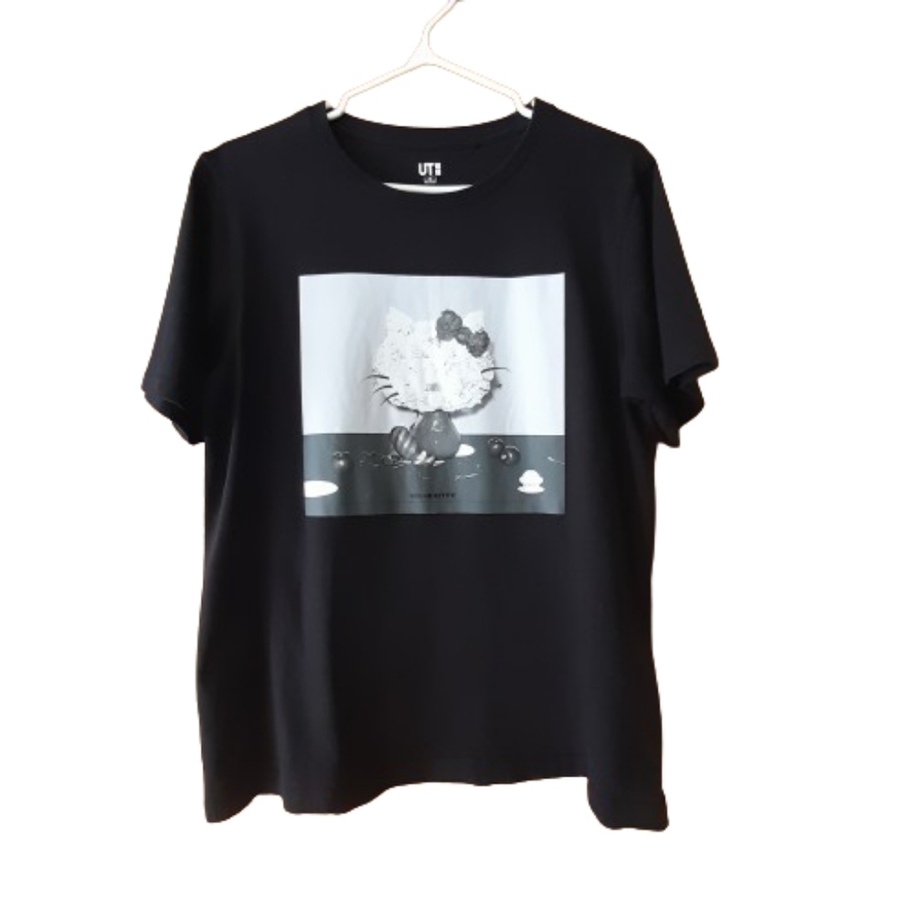 Hello Kitty Uniqlo UT Yuni Yoshida T-Market T-Shirt Medium Black